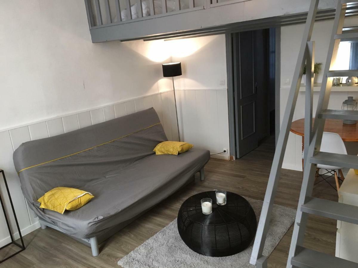 Studio avec mezzanine à 5 min des arènes et de la gare Nîmes Exterior foto
